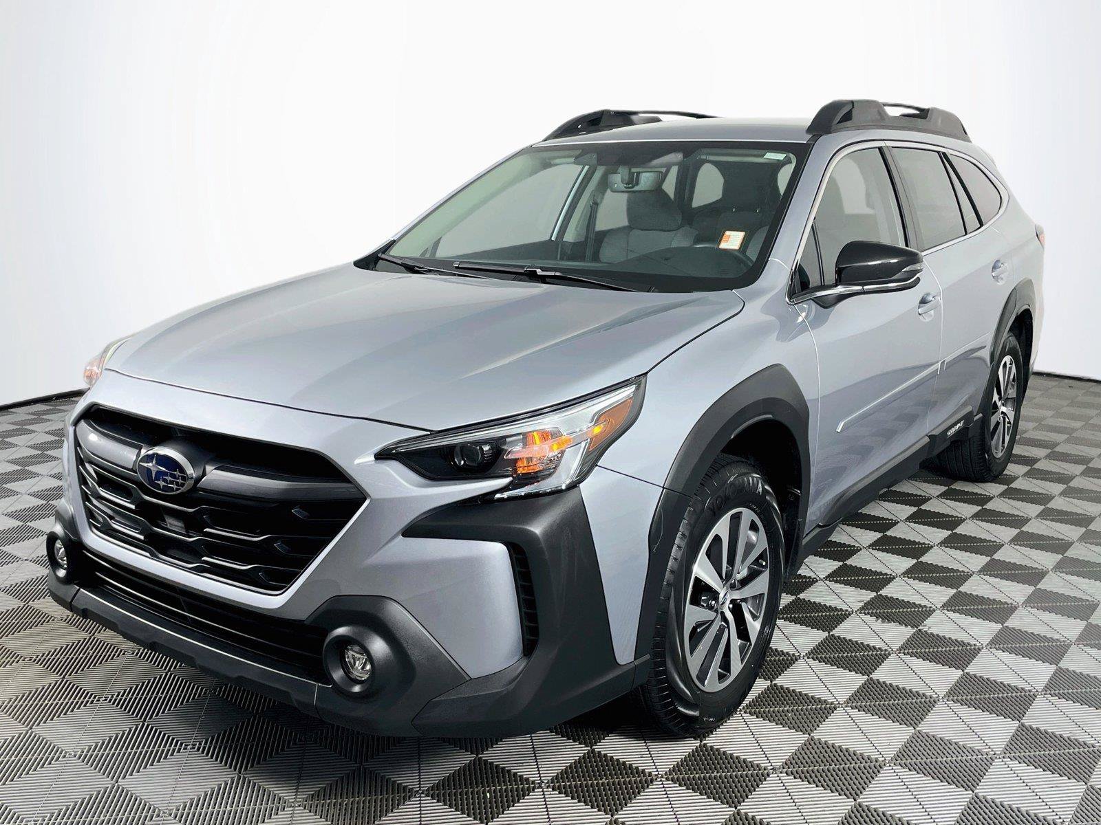 Certified 2025 Subaru Outback Premium w/ Popular Package #1A AWD/4WD image 3