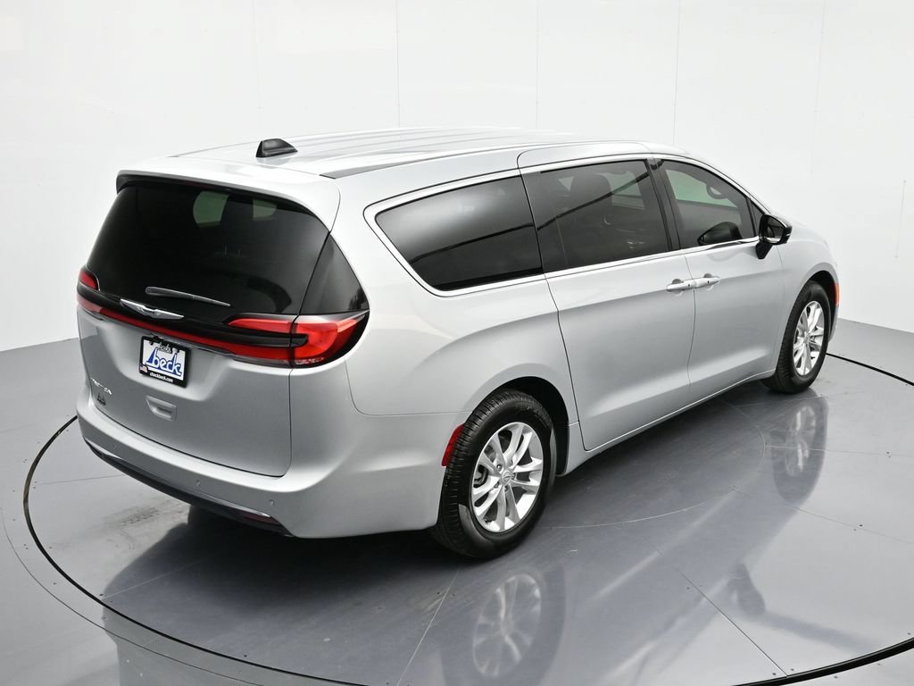 New 2026 Chrysler Pacifica Select FWD image 29
