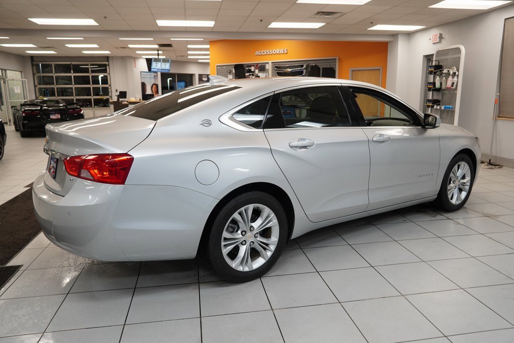 Used 2015 Chevrolet Impala LT w/ Convenience Package image 11