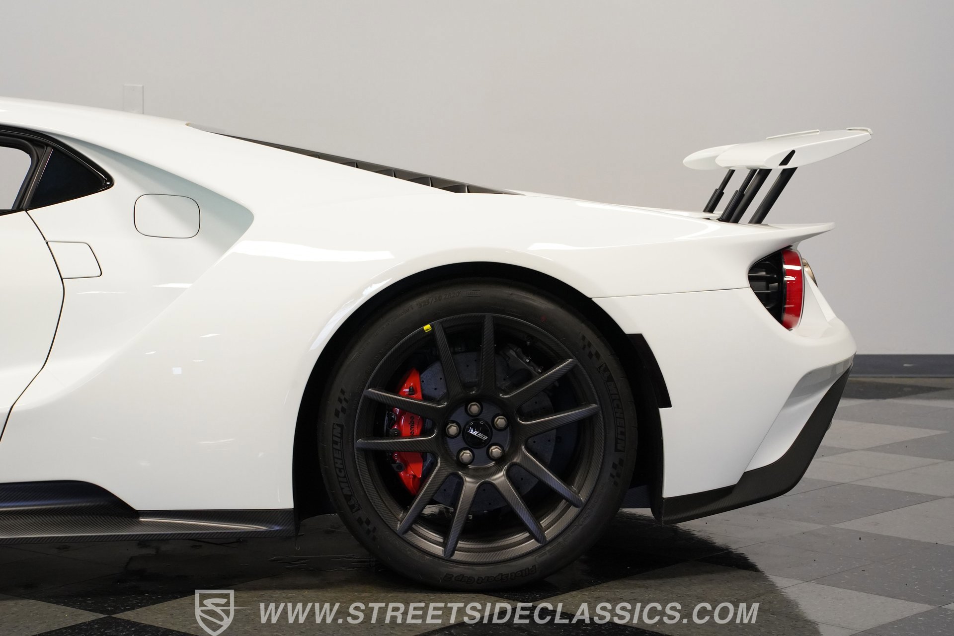 Used 2017 Ford GT RWD image 26