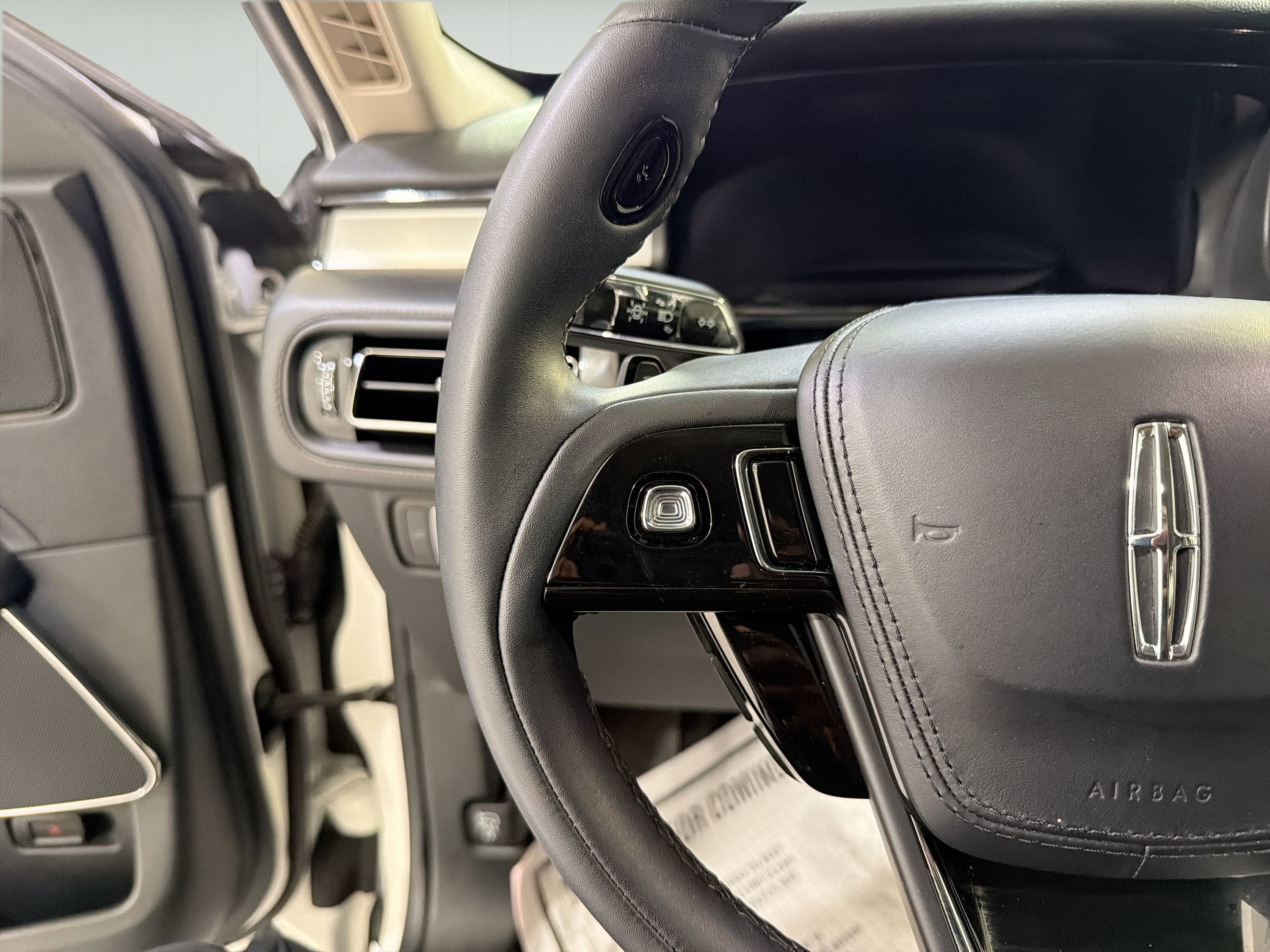 Used 2024 Lincoln Aviator 2WD image 14