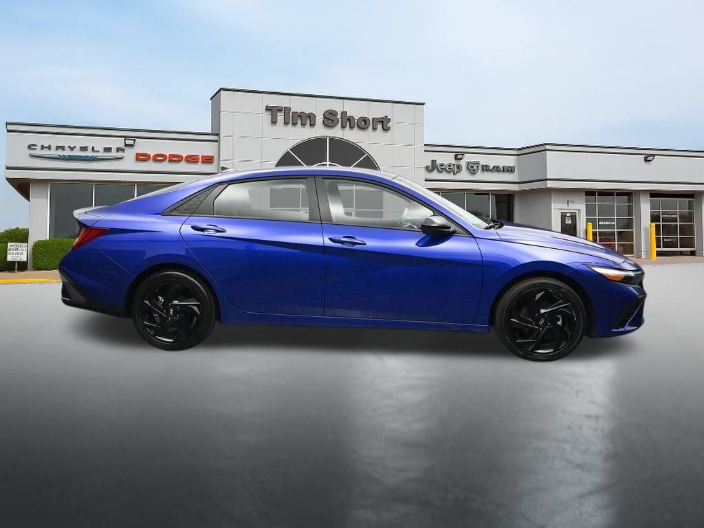 Used 2026 Hyundai Elantra SEL w/ Cargo Package FWD image 6