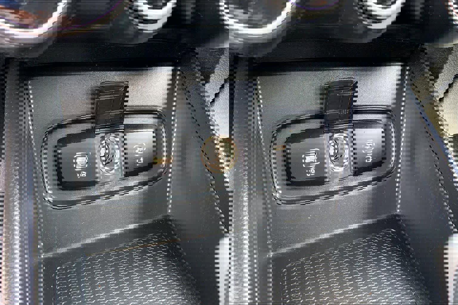 Used 2025 Hyundai Venue SE image 30