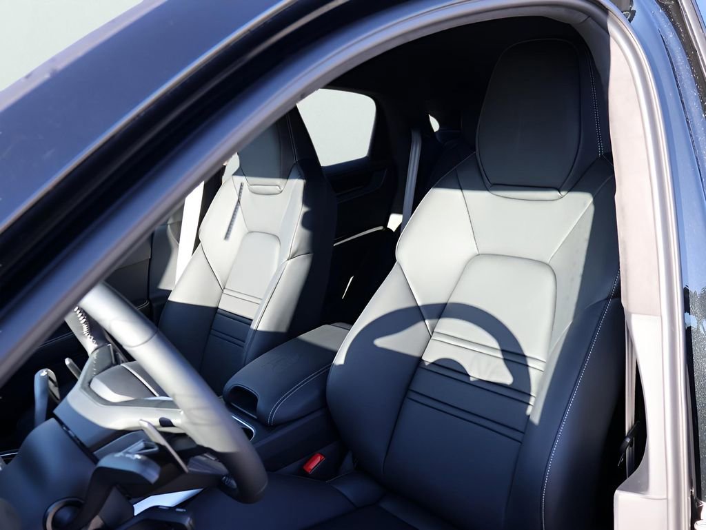 New 2026 Porsche Cayenne Turbo GT image 5