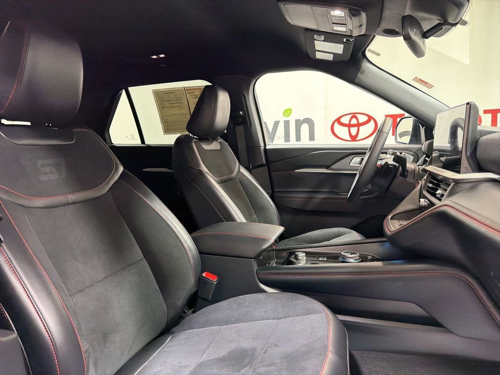 Used 2025 Ford Explorer ST image 12