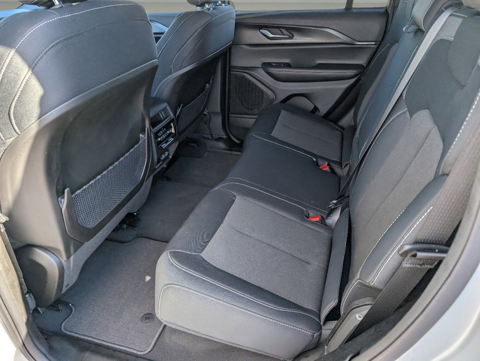 New 2024 Jeep Grand Cherokee Laredo X w/ Luxury Tech Group I image 12