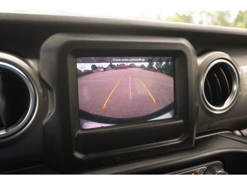 Used 2020 Jeep Wrangler Unlimited Sahara AWD/4WD image 23