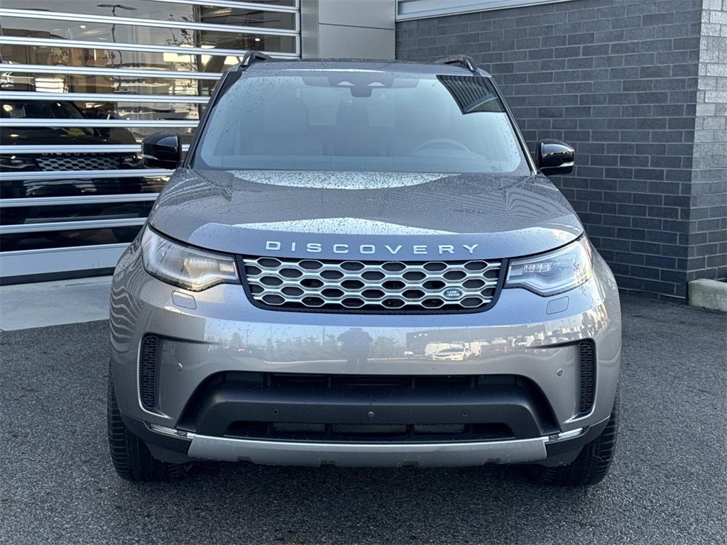 New 2025 Land Rover Discovery S image 2