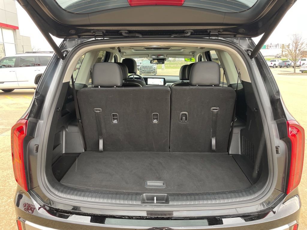 Used 2025 Kia Telluride S image 15