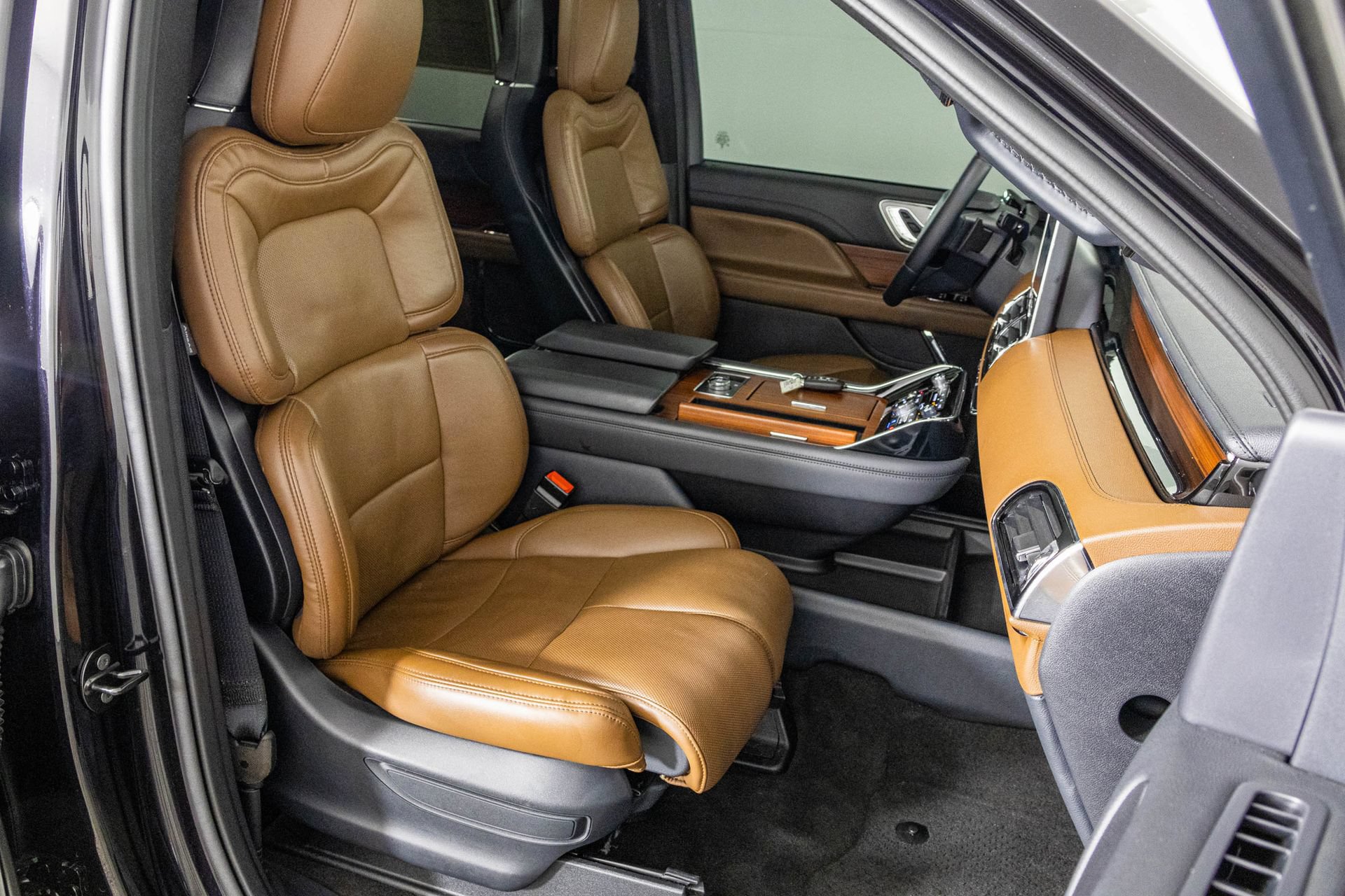 Used 2024 Lincoln Navigator Reserve w/ Monochromatic Package AWD/4WD image 52
