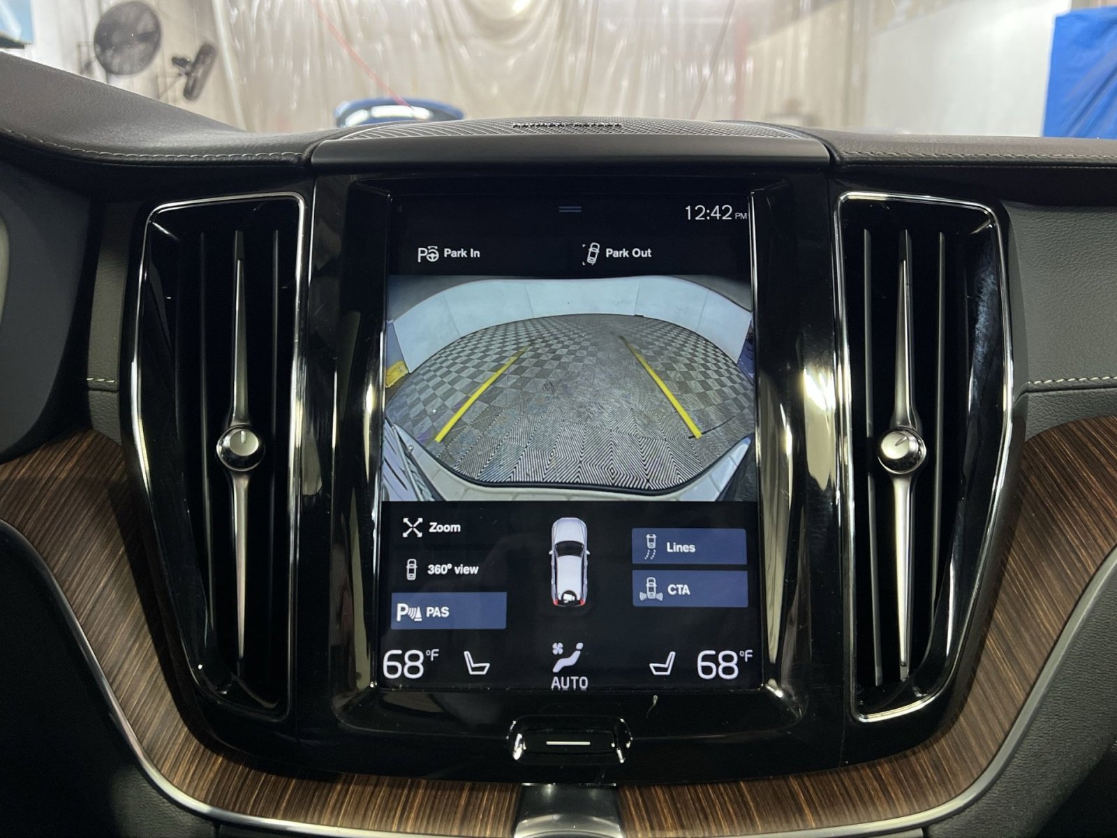 Used 2020 Volvo XC60 T6 Inscription w/ Protection Package Premier image 16