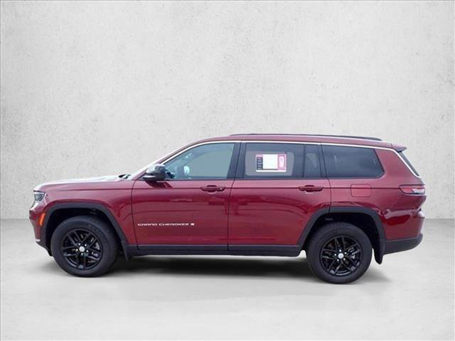 Used 2024 Jeep Grand Cherokee L Laredo image 2