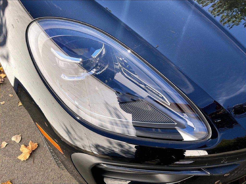 Certified 2023 Porsche Macan AWD/4WD image 30