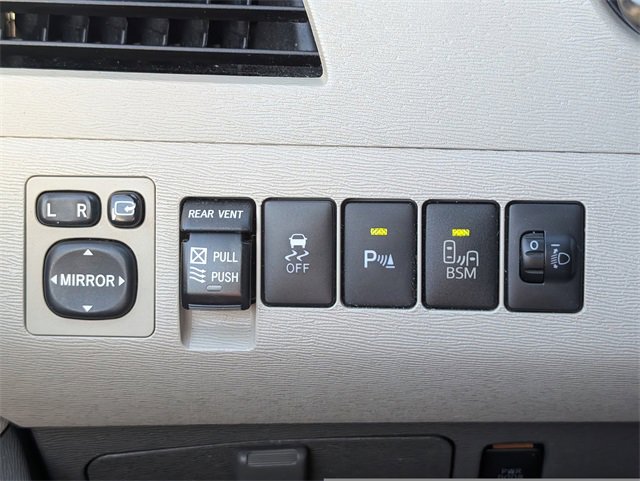 Used 2014 Toyota Sienna Limited image 24