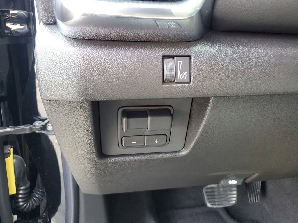 New 2025 GMC Canyon Elevation w/ Convenience Package image 17