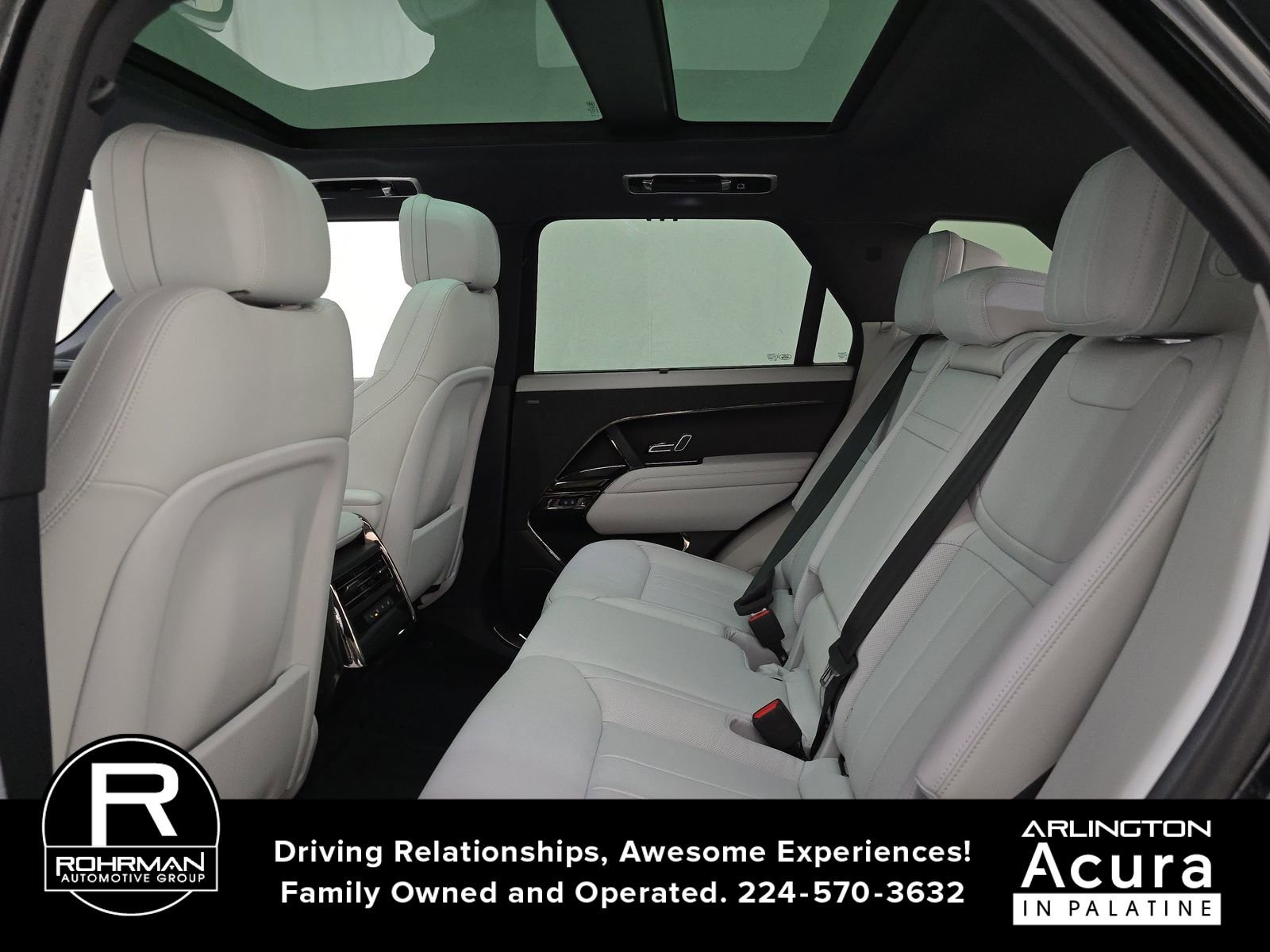 Used 2025 Land Rover Range Rover Sport SE AWD/4WD image 9