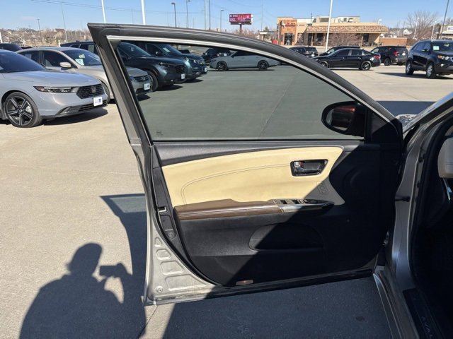 Used 2015 Toyota Avalon Limited image 10