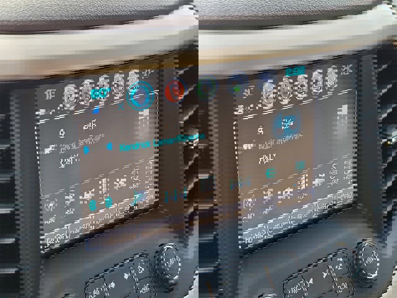 Used 2019 GMC Acadia Denali image 24