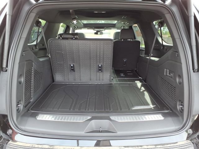 New 2026 Chevrolet Suburban Premier w/ Sun And Tow Package AWD/4WD image 12