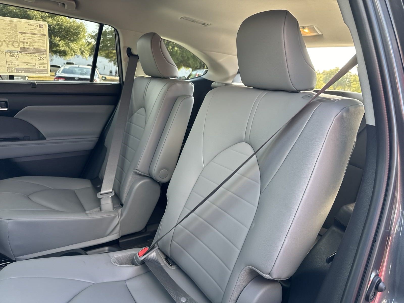 New 2025 Toyota Highlander XLE FWD image 25