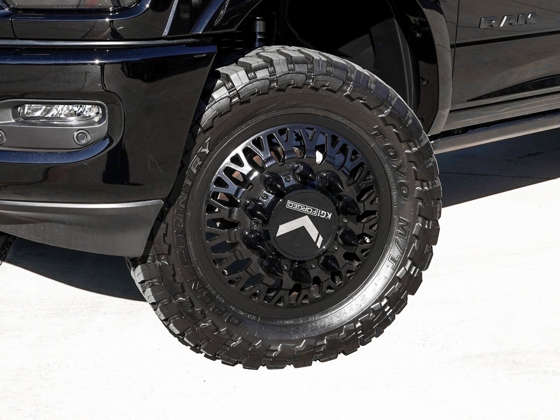 Used 2025 RAM 3500 Limited image 33