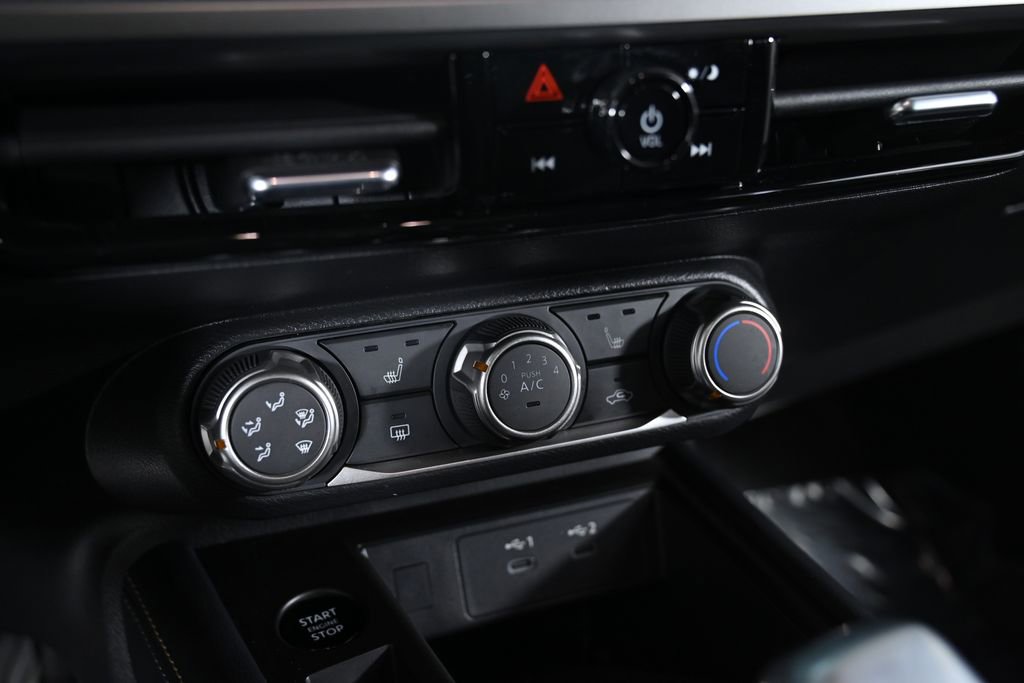 Used 2025 Nissan Kicks SV w/ SV Premium Package image 18