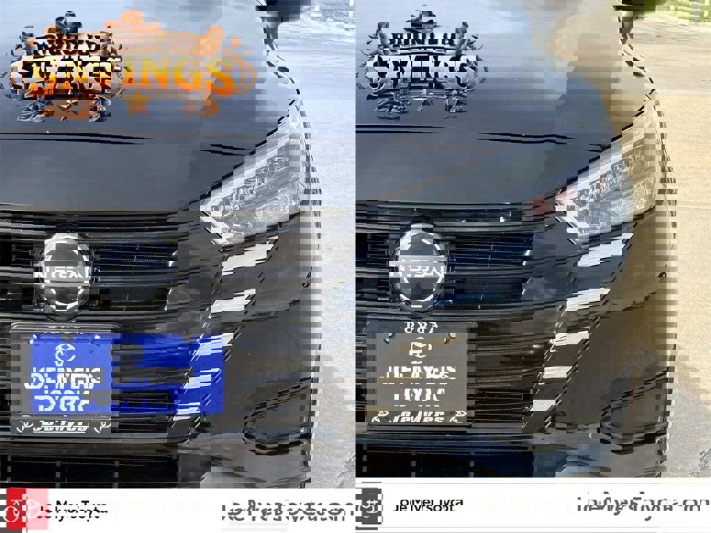 Used 2025 Nissan Versa SV image 4