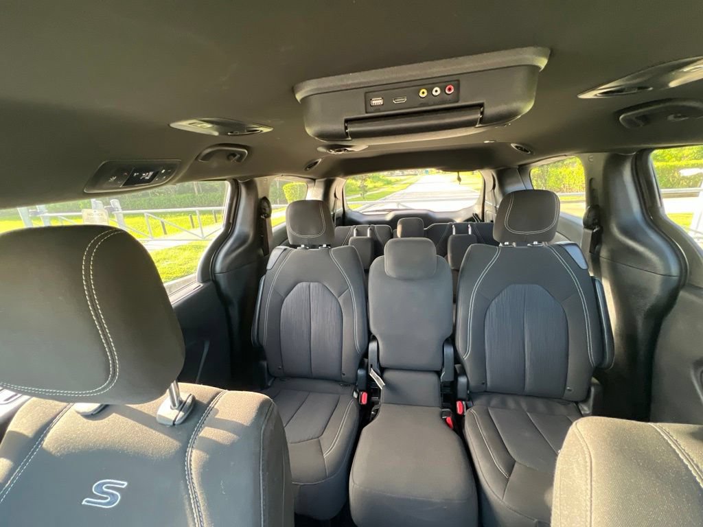 Used 2021 Chrysler Pacifica Touring w/ S Appearance Package FWD image 46