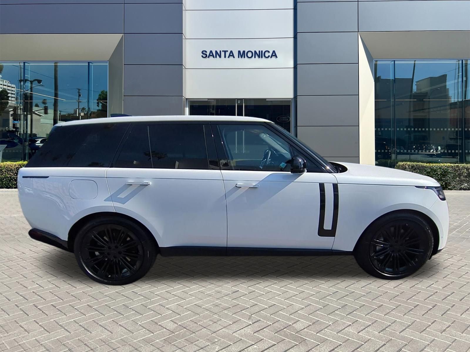 New 2026 Land Rover Range Rover SE image 6