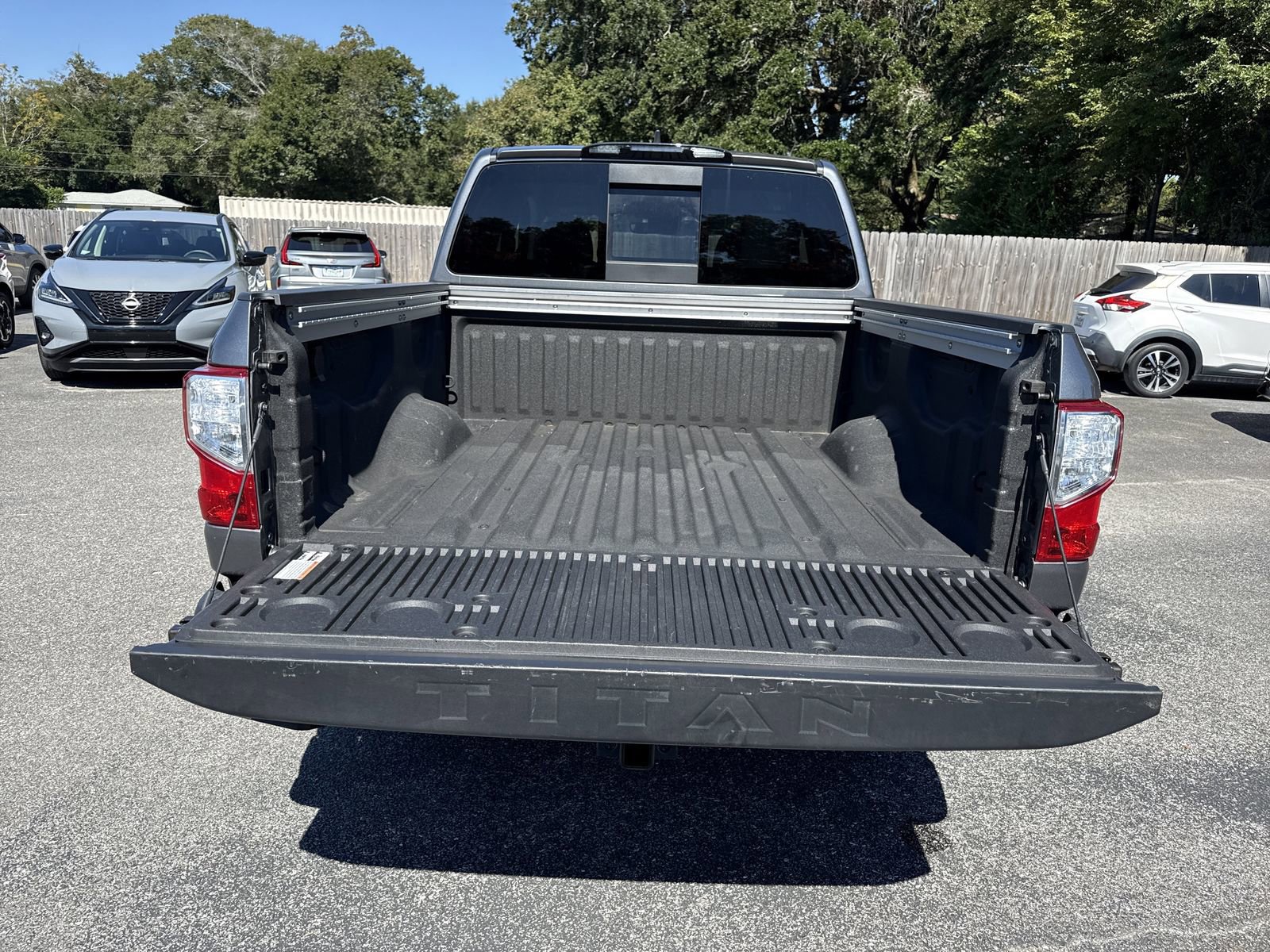Used 2024 Nissan Titan SV w/ SV Convenience Package image 28