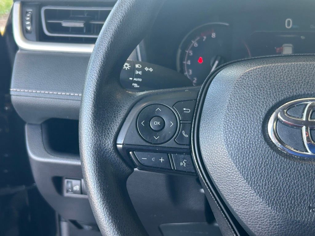 Used 2025 Toyota RAV4 XLE image 36