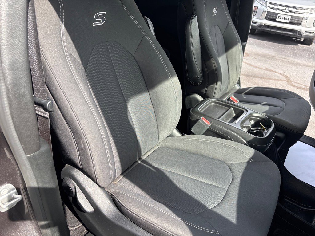 Used 2018 Chrysler Pacifica Touring Plus w/ S Appearance Package image 18