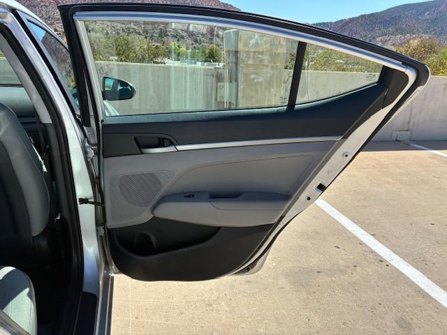 Used 2017 Hyundai Elantra SE image 17