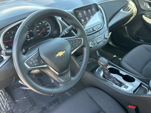 Used 2025 Chevrolet Malibu RS FWD image 17