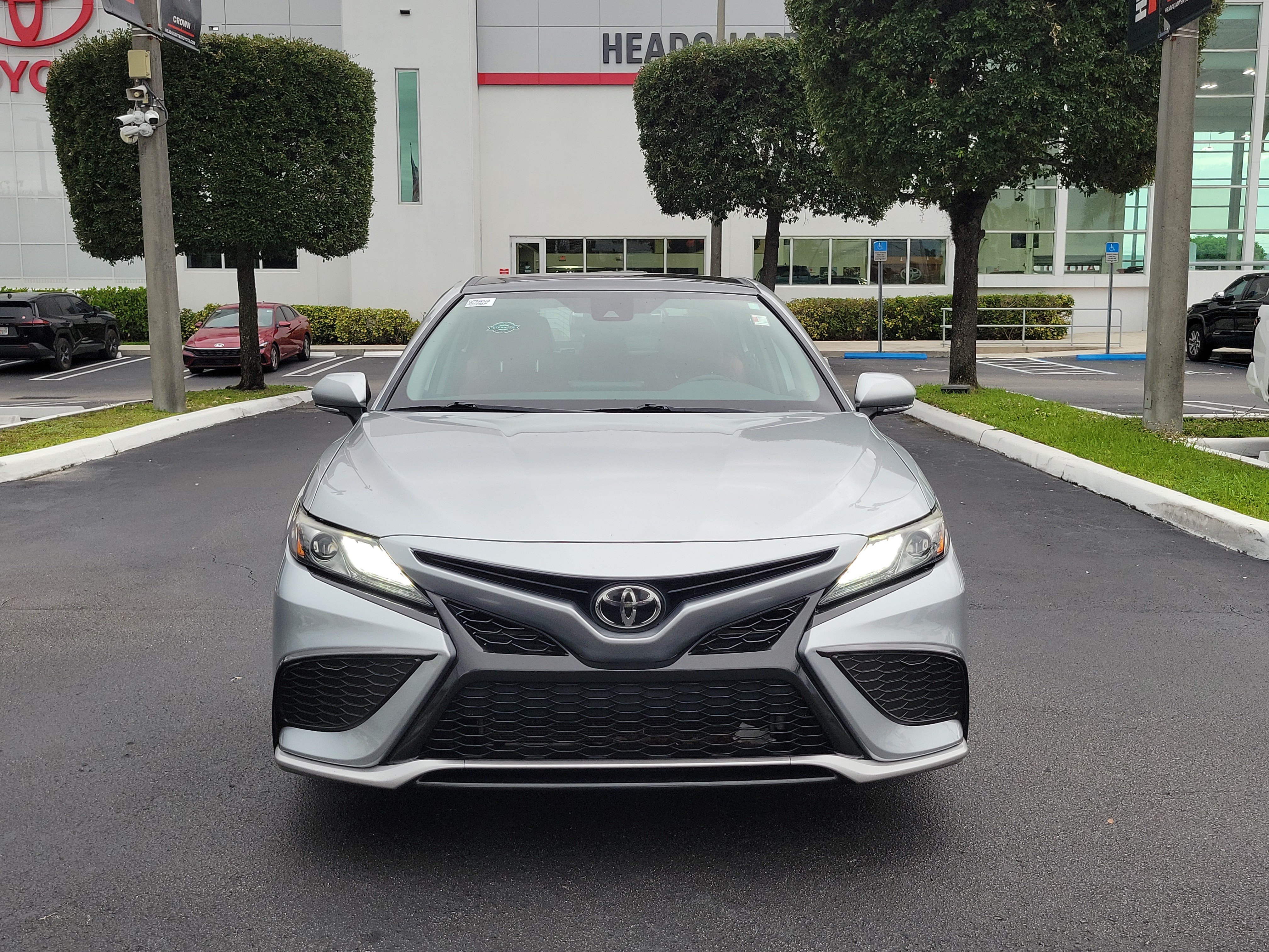 Used 2021 Toyota Camry XSE FWD image 4