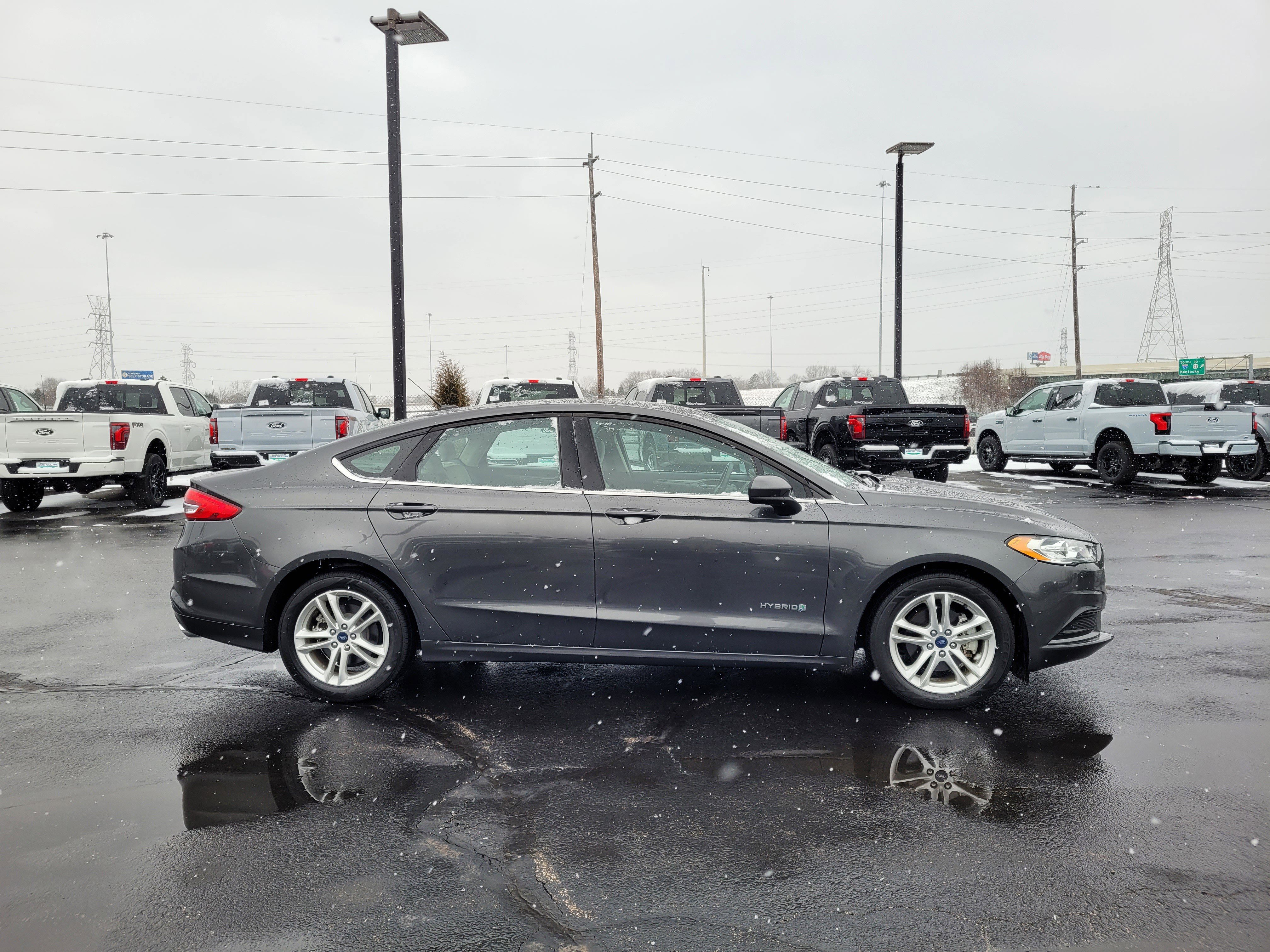 Used 2018 Ford Fusion S image 2