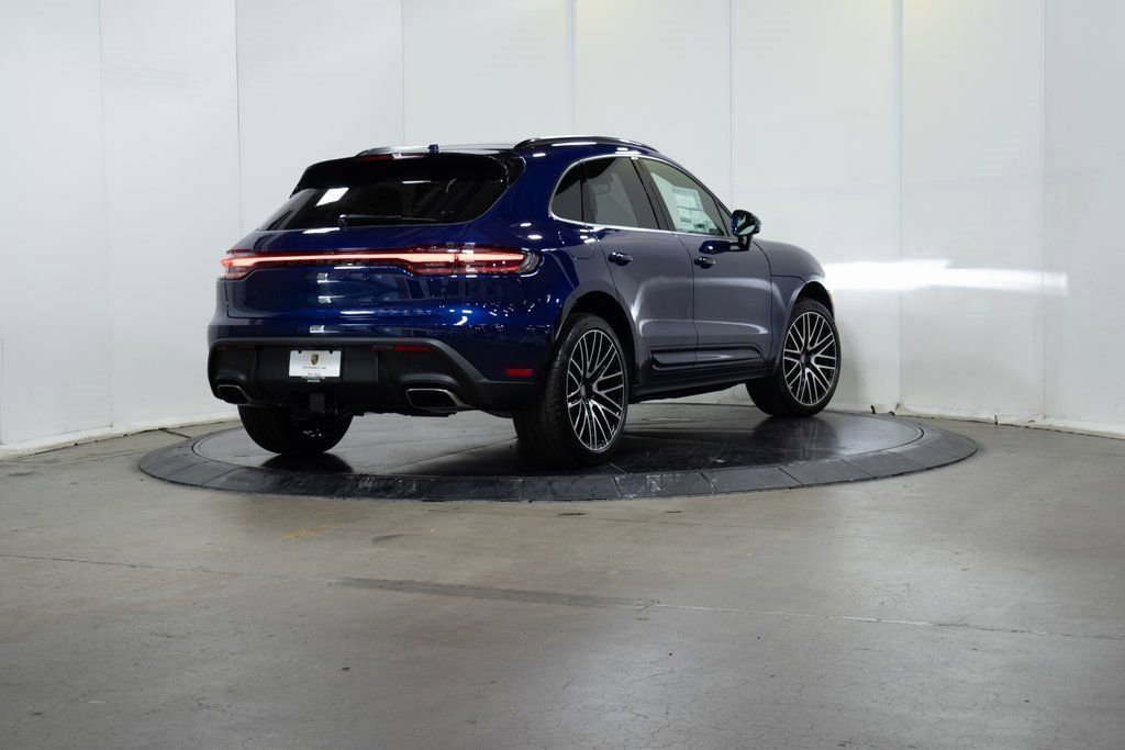 Certified 2025 Porsche Macan image 7