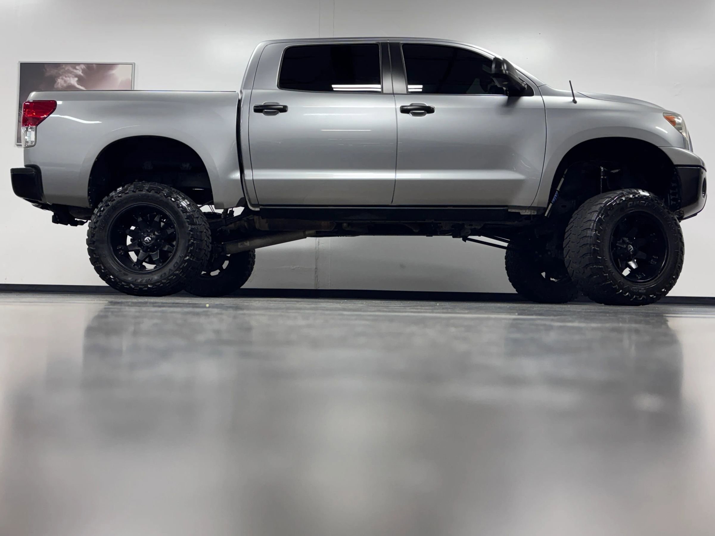 Used 2010 Toyota Tundra Limited AWD/4WD image 3