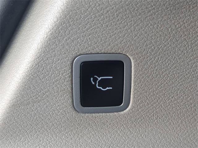 Certified 2024 Chrysler Pacifica Touring-L image 15