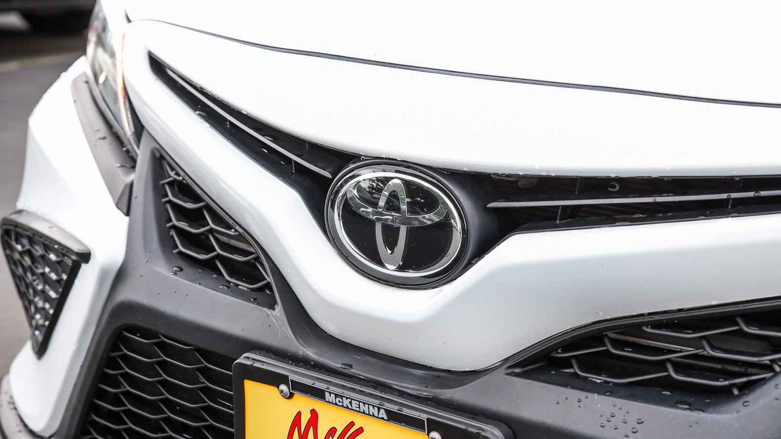 Used 2023 Toyota Camry SE image 3