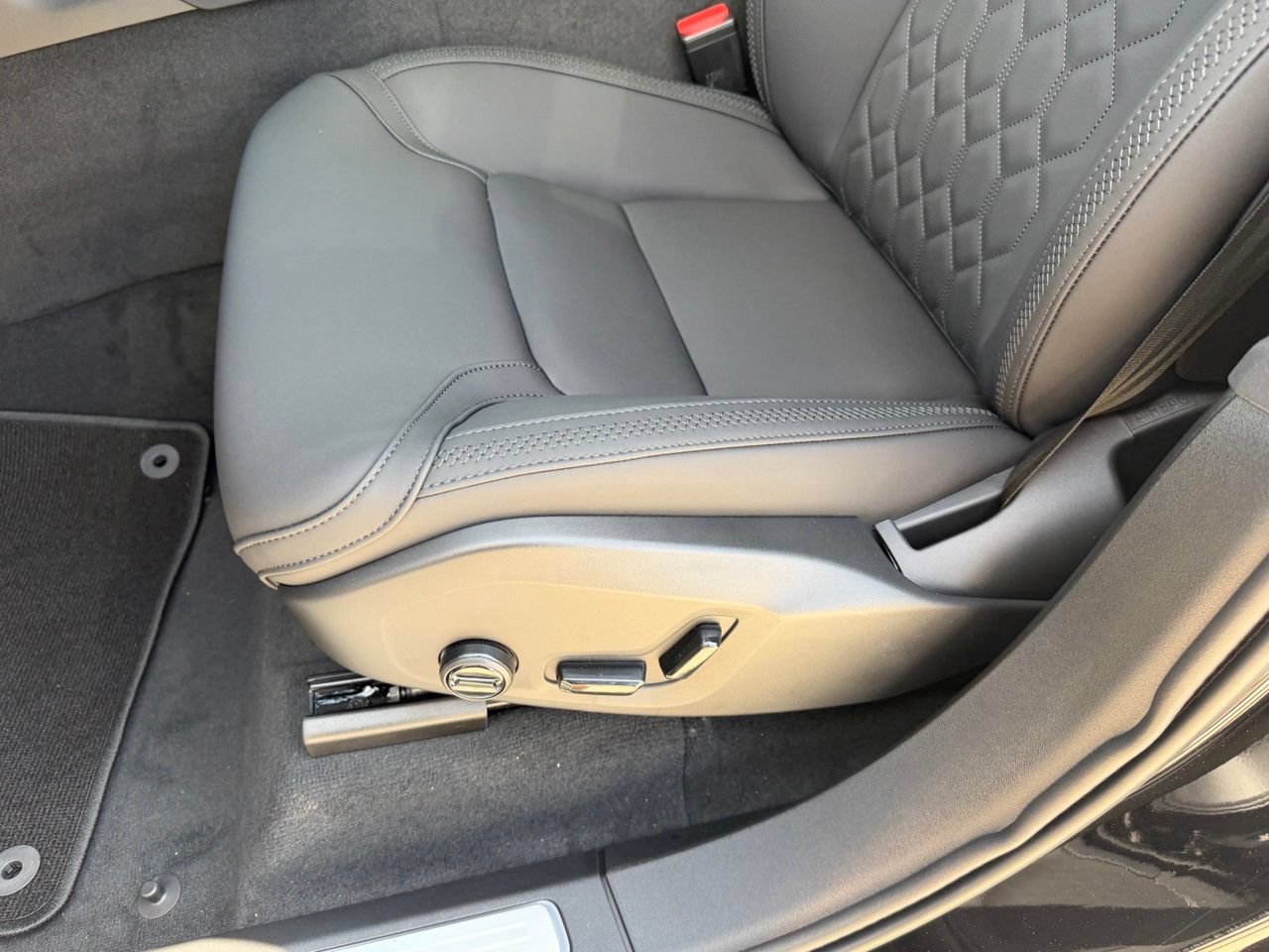 New 2026 Volvo XC90 B5 Plus w/ Protection Package Premier AWD/4WD image 19
