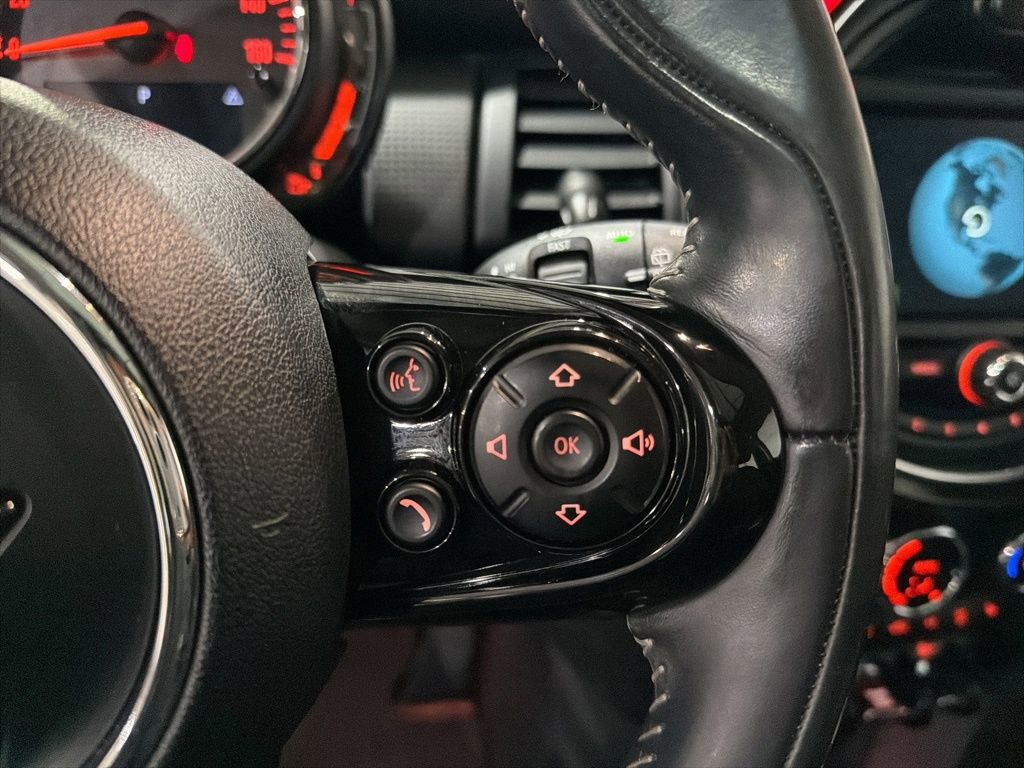 Used 2018 MINI Cooper 4-Door Hardtop image 14