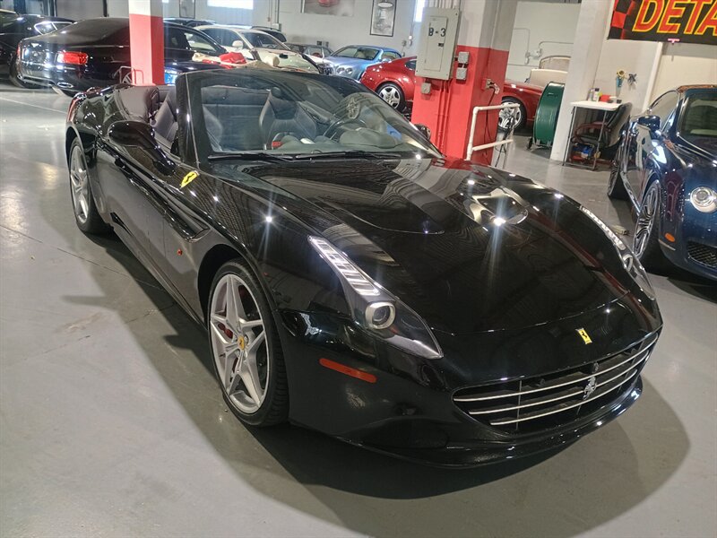 Used 2018 Ferrari California T RWD image 8