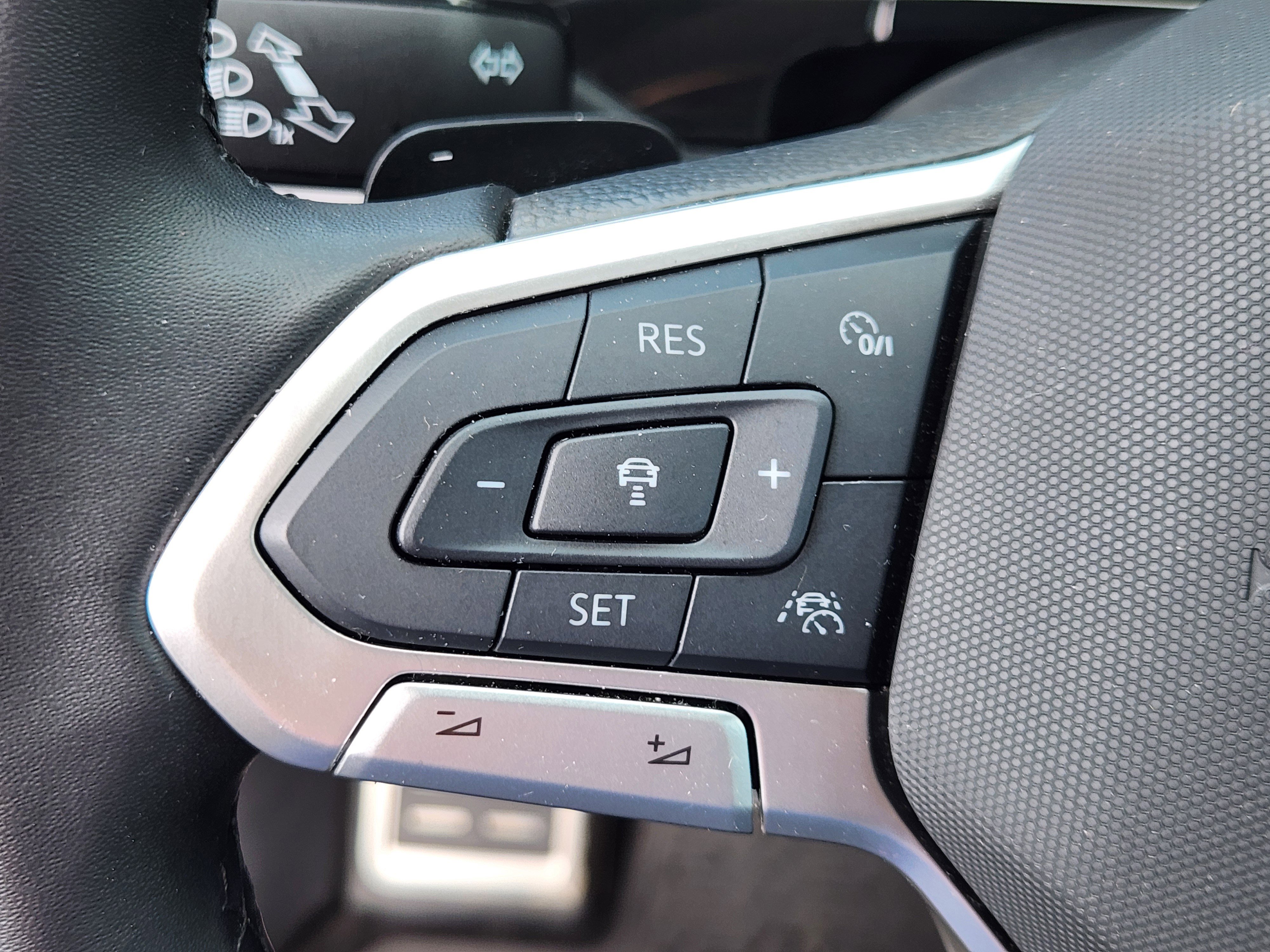 Certified 2025 Volkswagen Atlas Peak Edition SE AWD/4WD image 23