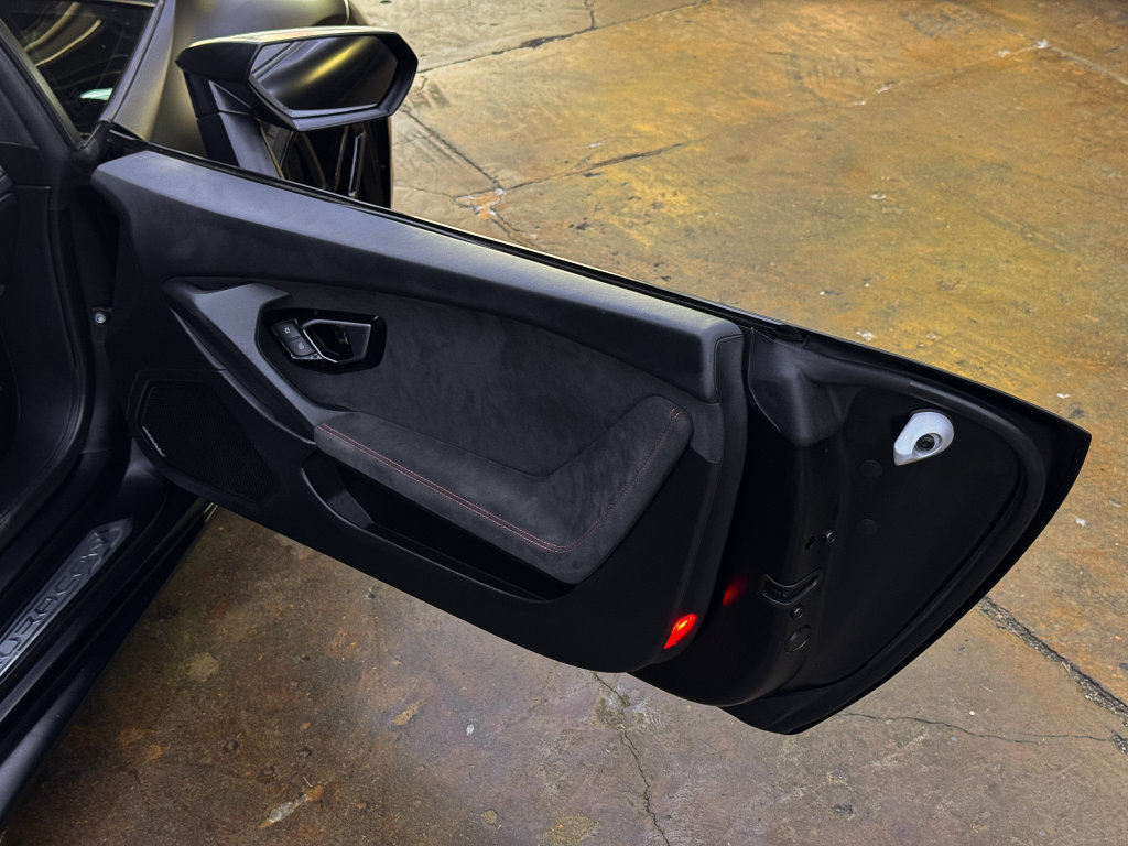 Used 2017 Lamborghini Huracan LP 610-4 AWD/4WD image 31