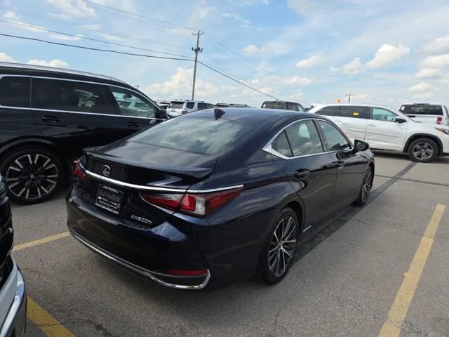 Used 2022 Lexus ES 300h w/ Premium Package FWD image 2