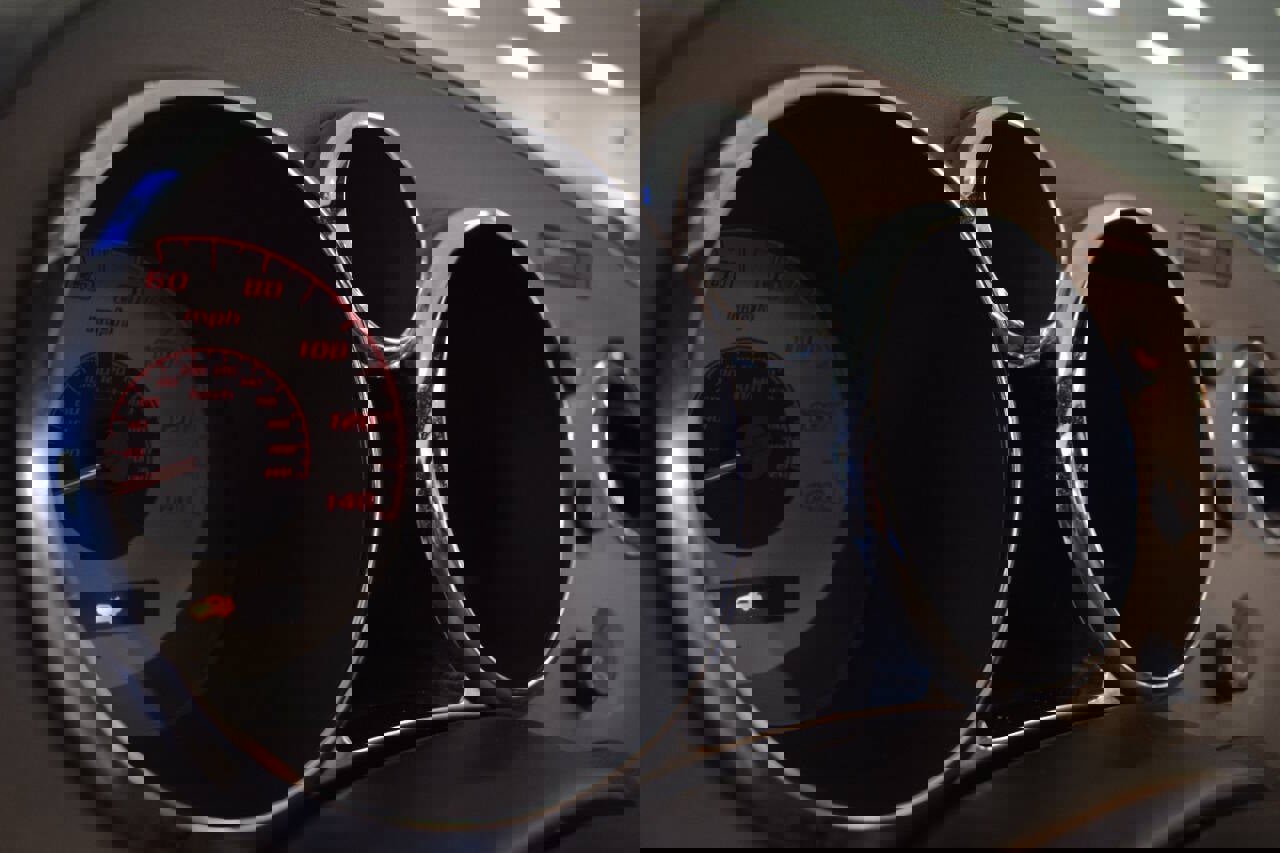 Used 2007 Pontiac Solstice Base 2dr Convertible w/ Premium Package image 40