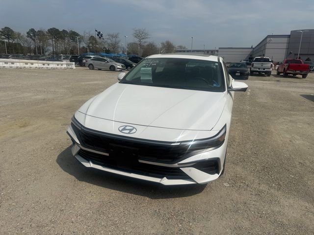 Used 2024 Hyundai Elantra Limited image 4