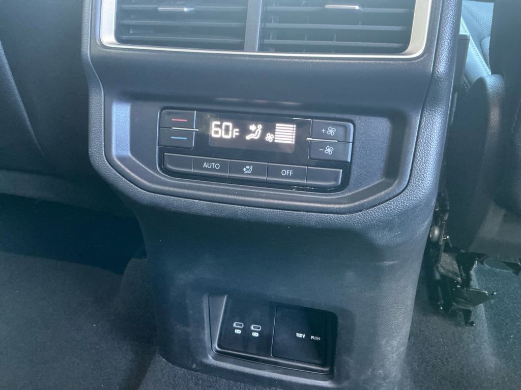 Used 2025 Volkswagen Atlas SE image 21