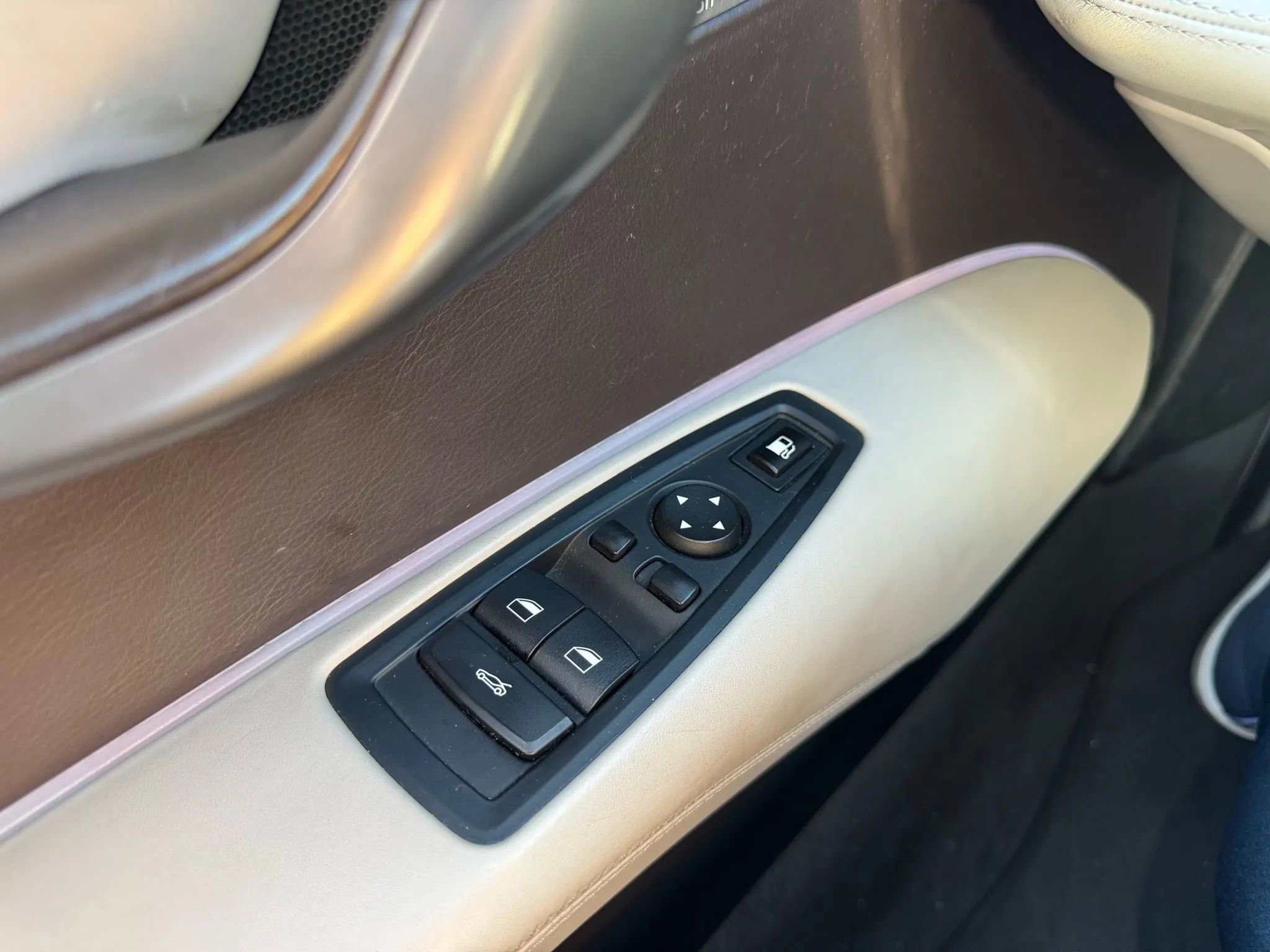 Used 2017 BMW i8 image 34
